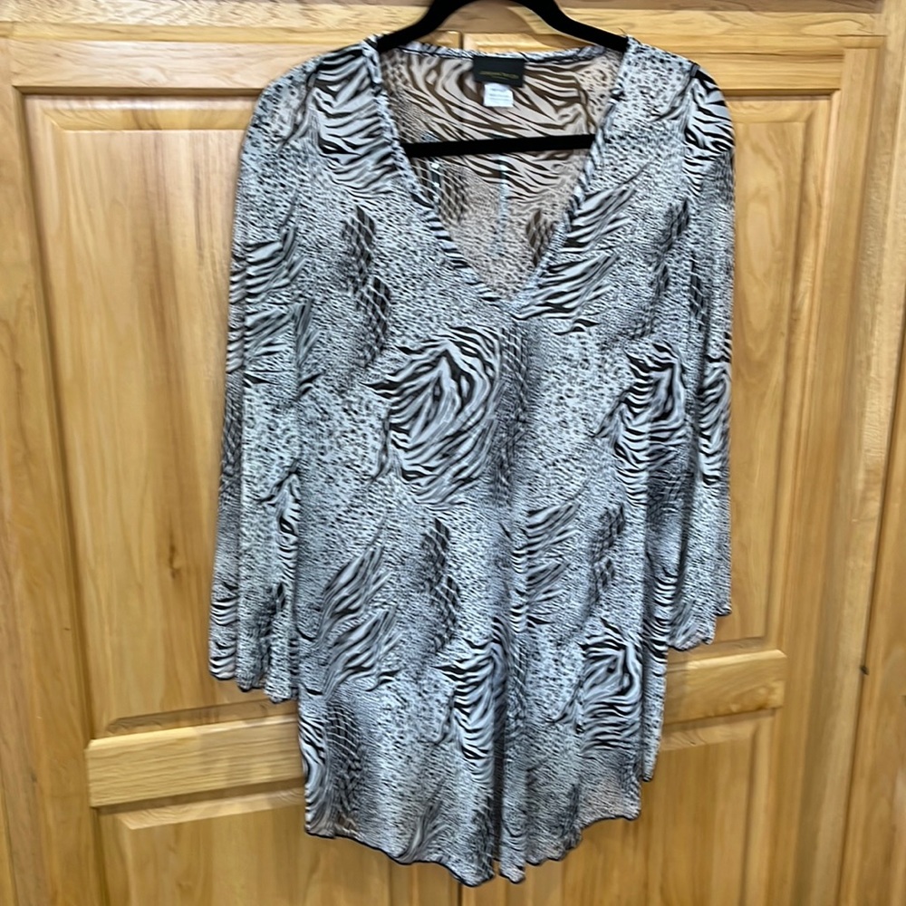 Jordan Taylor black/white cover-up L
